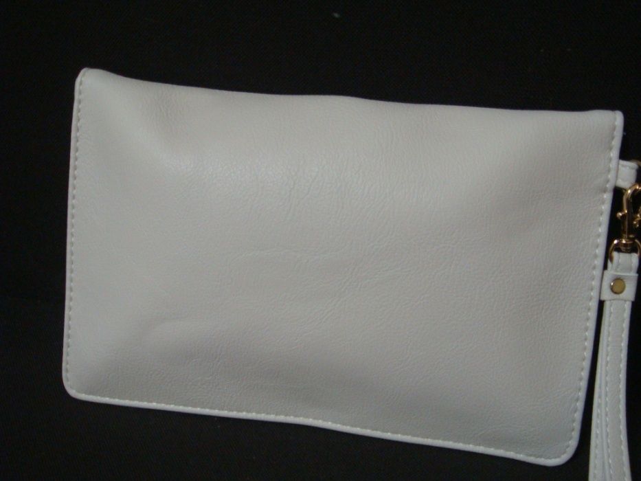 Клатч кремовый конверт с ремешком