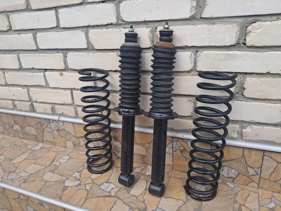 Стойки задні ваз 2108 2109 21099, 2110 2115 амортизатори задні