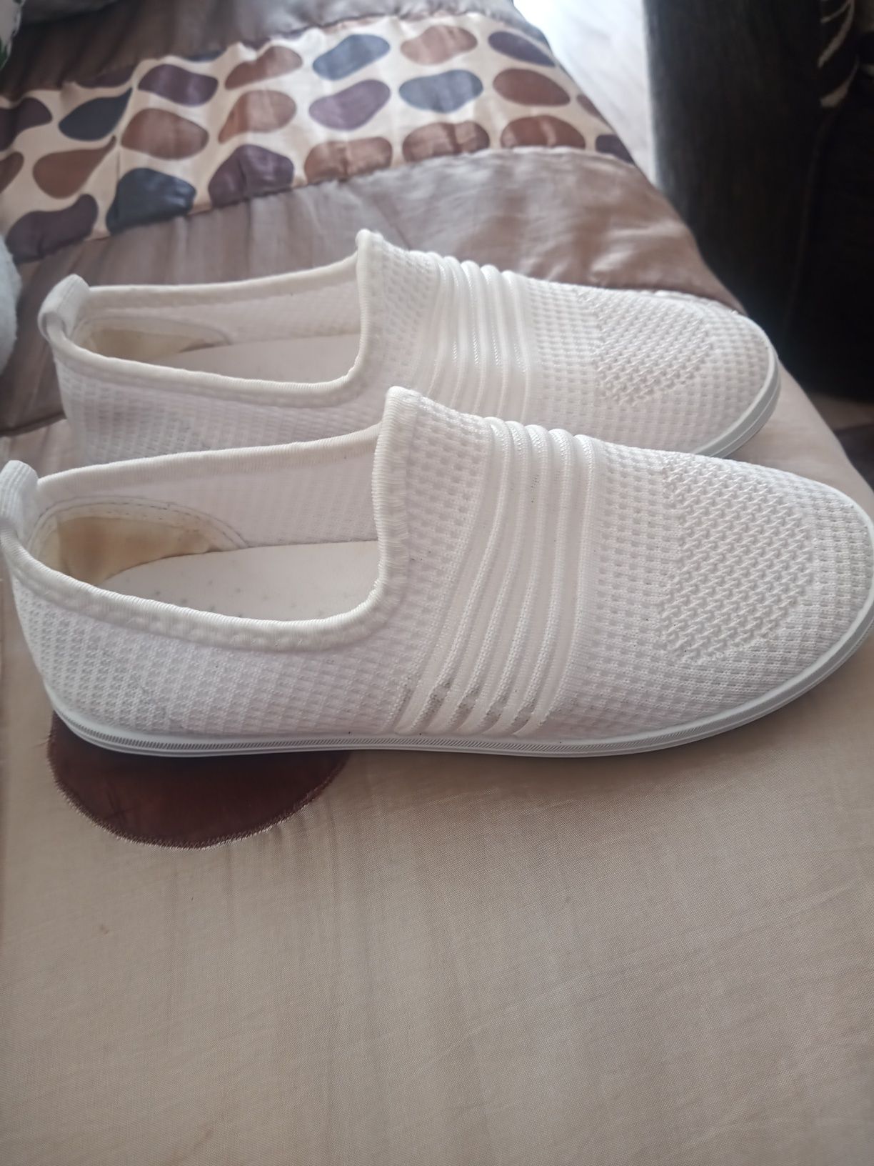 Białe buty w rozmiarze 34