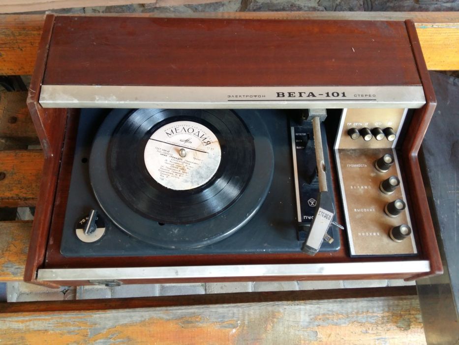 Програвач вінілових платівок ВЕГА-101