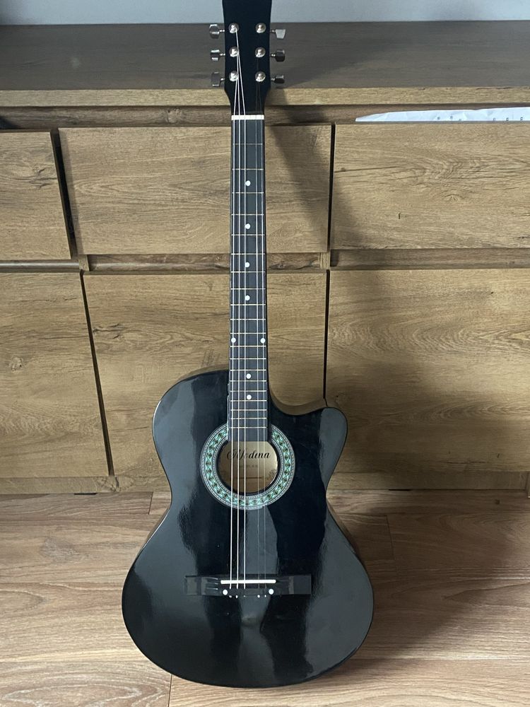 Gitara akustyczna 4/4 (bez jednej struny)