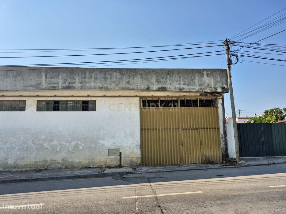 Armazém para Venda em Fernão Ferro – 288 m² de Área Total