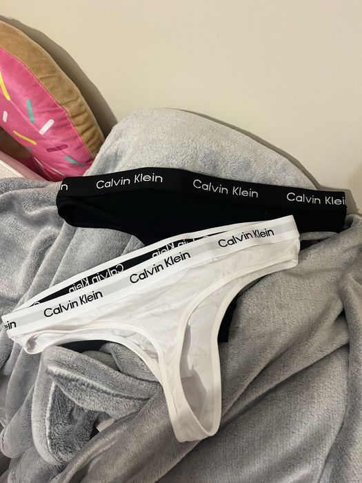 Dwie pary nowych damskich stringów białe i czarne rozmiar M