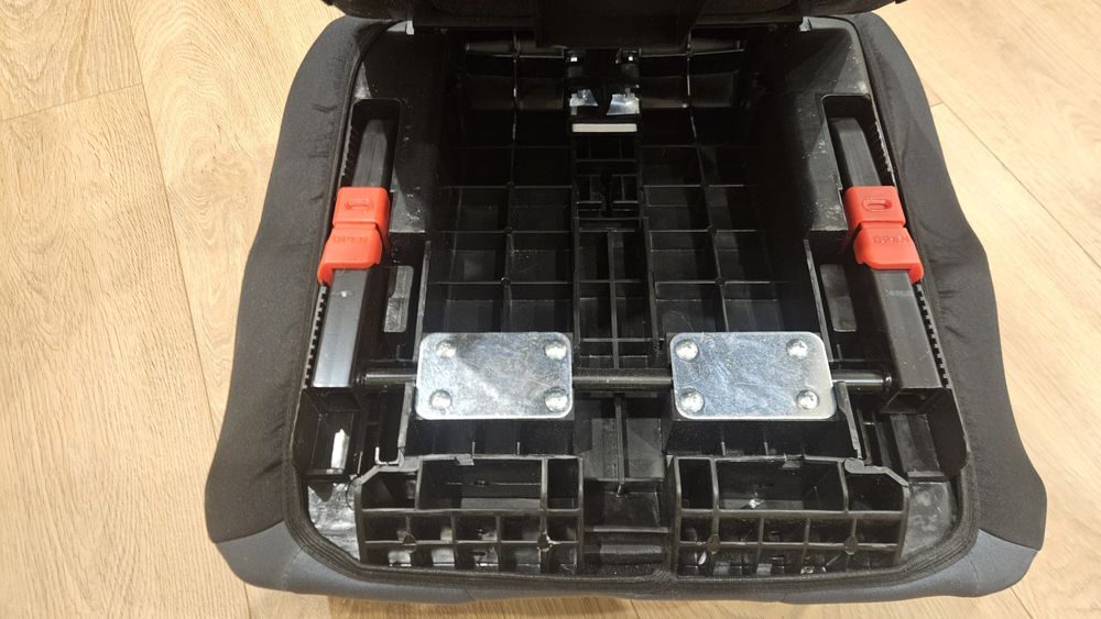 Продається два дитячі бустери