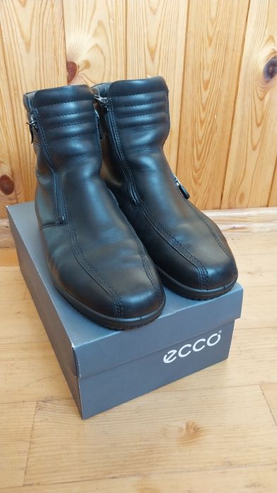 Продам женские кожаные зимние ботинки ECCO  Snow  Waterproof