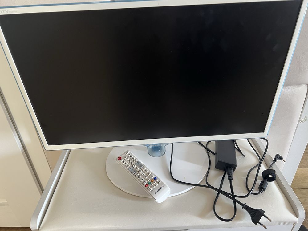 Monitor Samsung T24D391EW – 24” LED – z pilotem