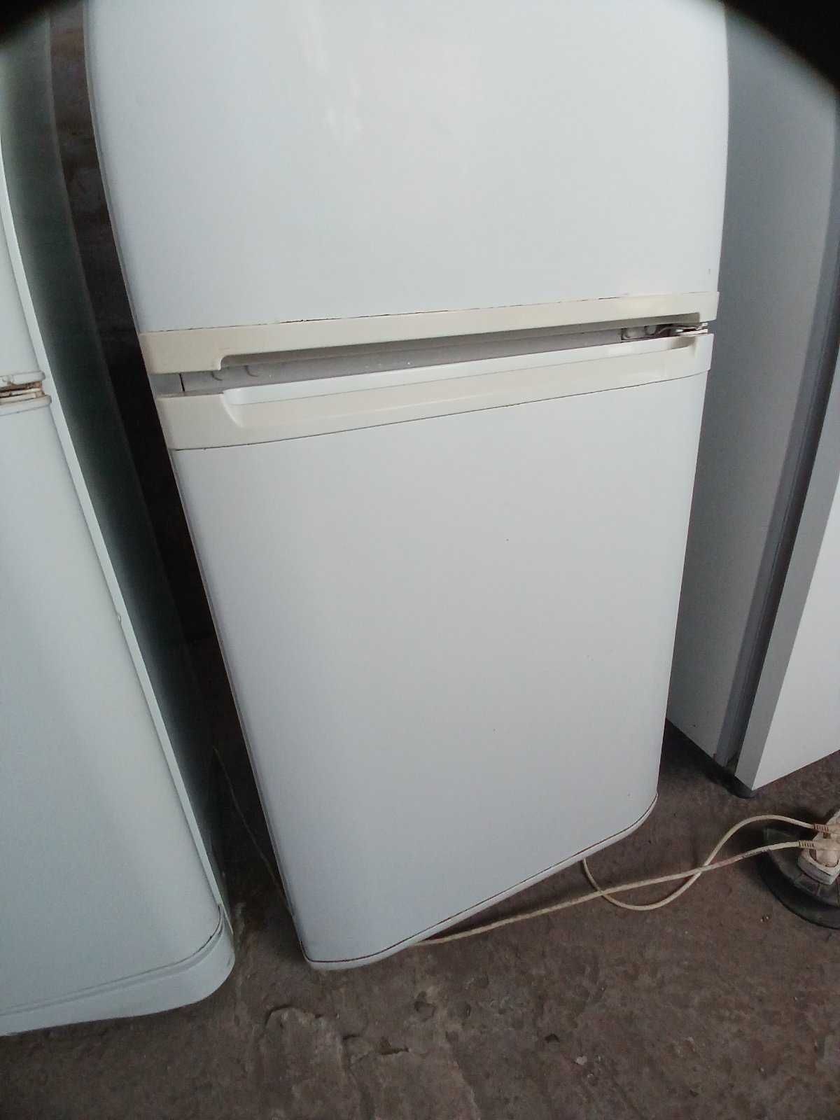 Продам холодильник Аристон