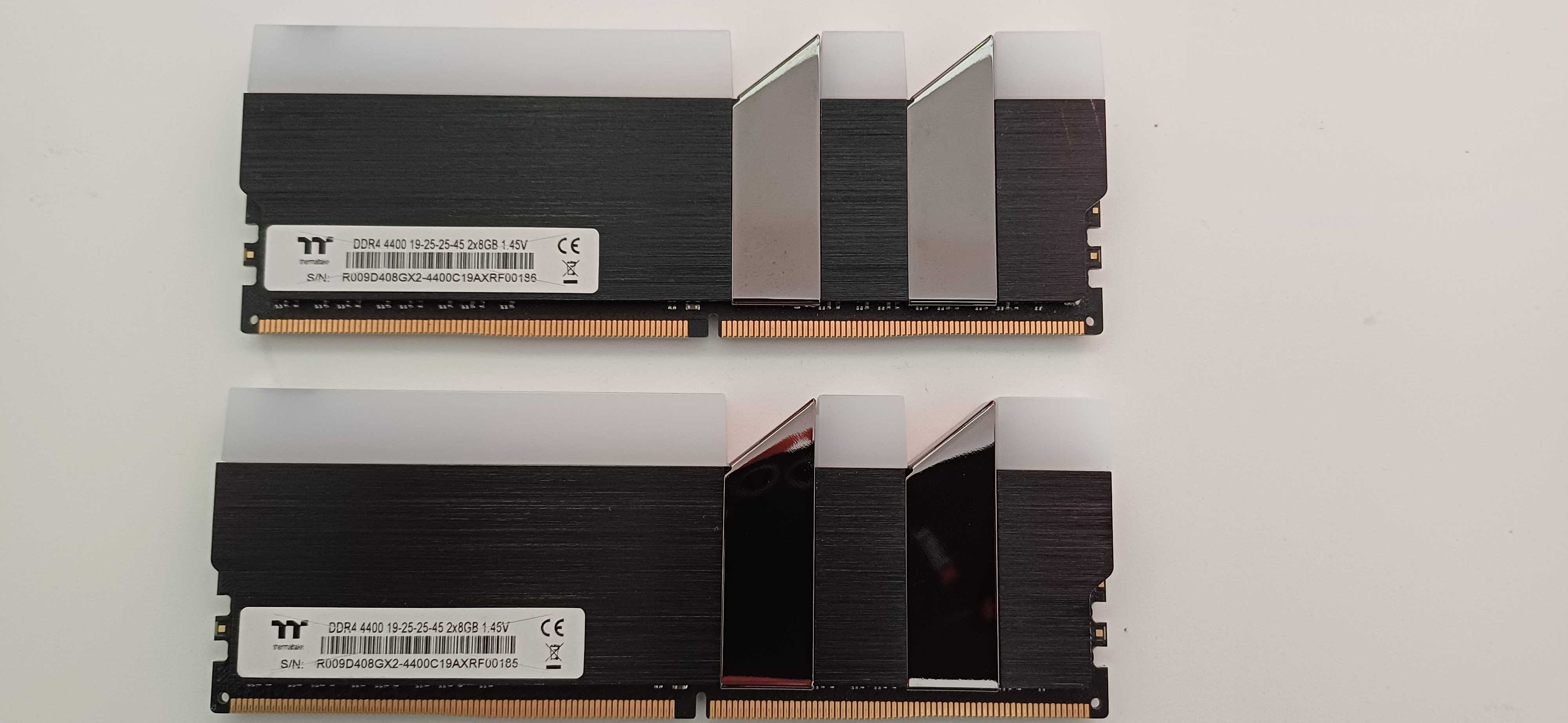 Pamięć RAM 16GB (2x8) DDR4 4400 MHz Thermaltake Toughram RGB CL19