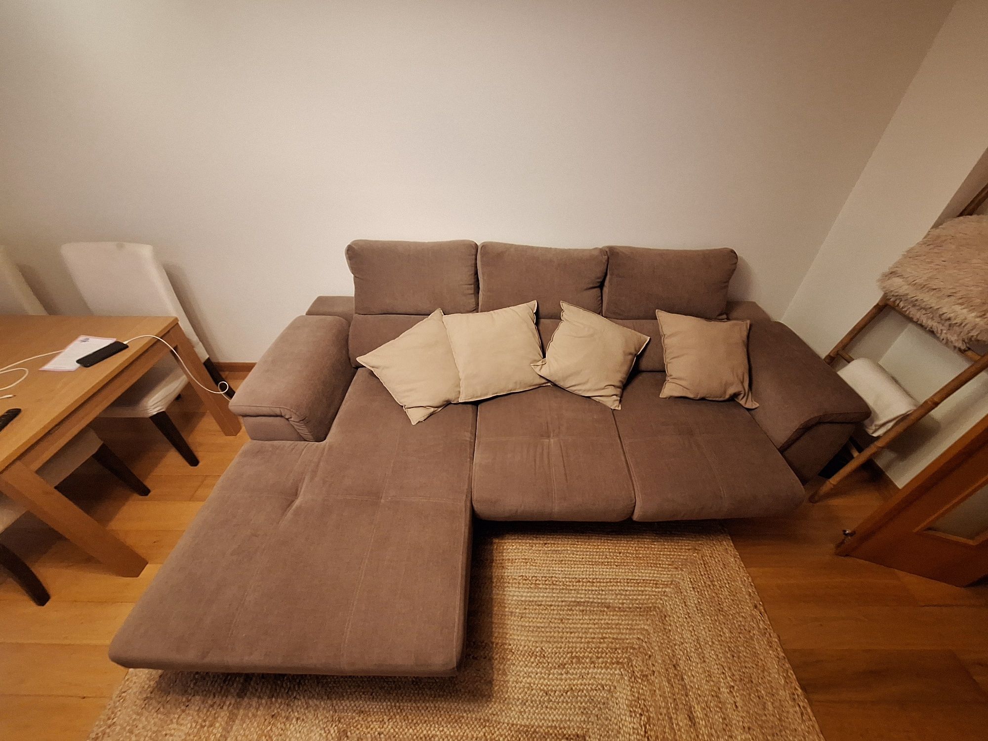Sofá com Chaise Longue