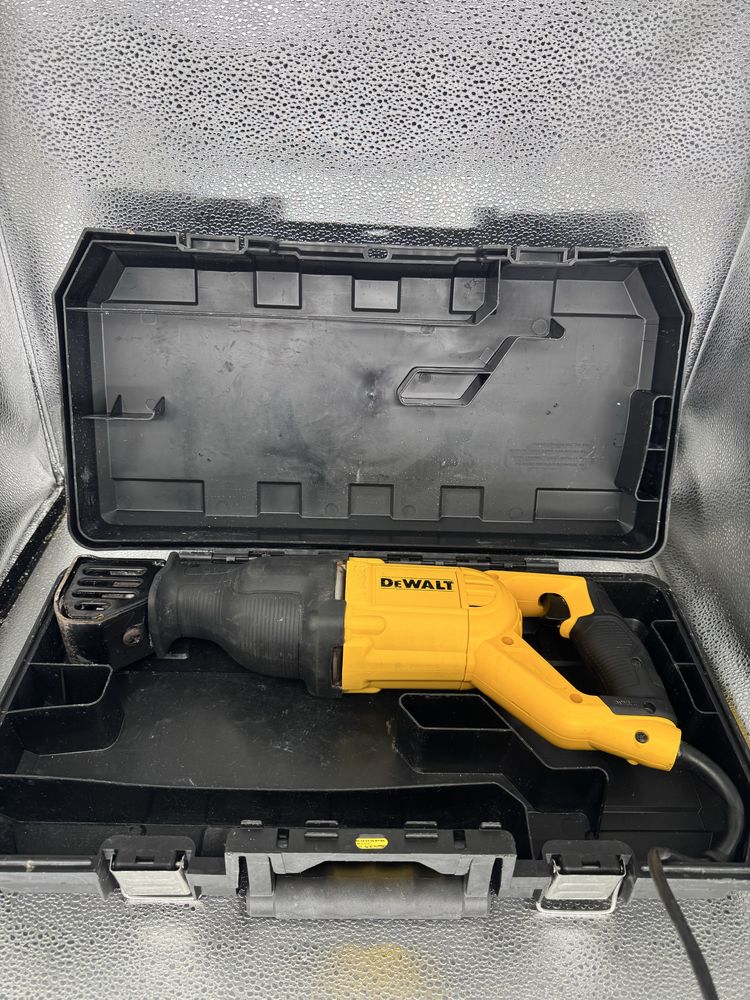 Пила шабельна DeWALT DWE305 сабельная