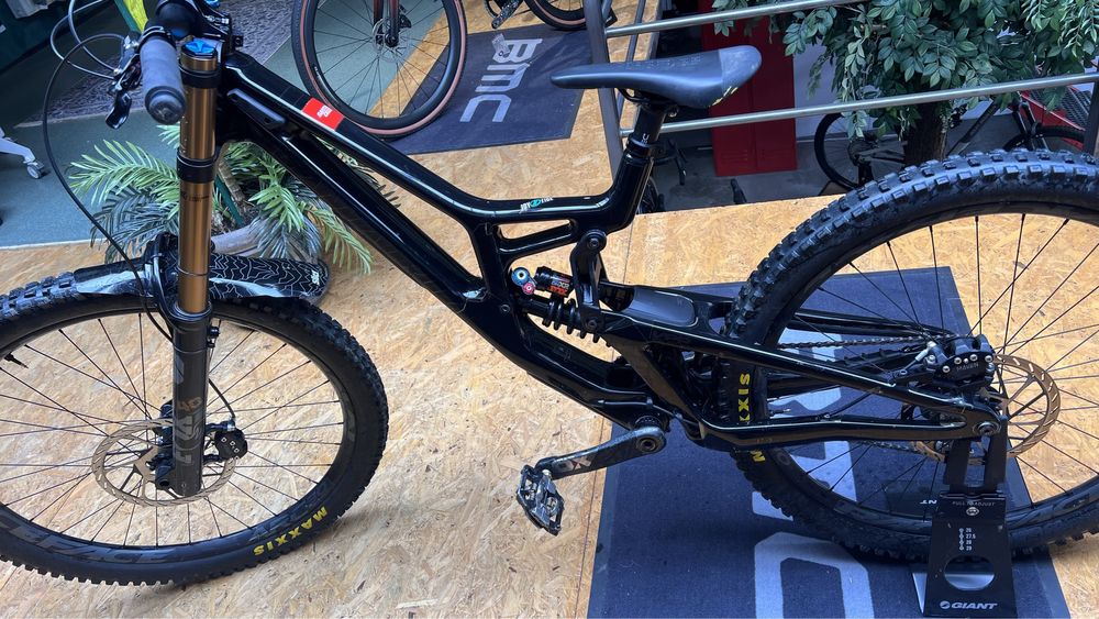 Rower Downhill  SANTA CRUZ V10 8 CC DH X01 2025