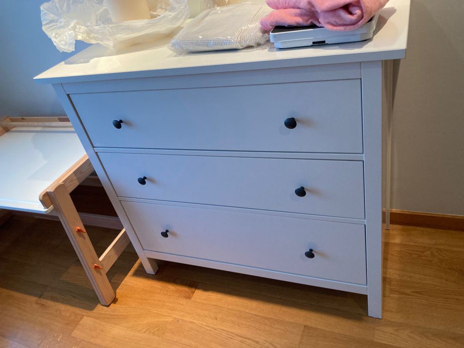 Comoda Hemnes Ikea como nova