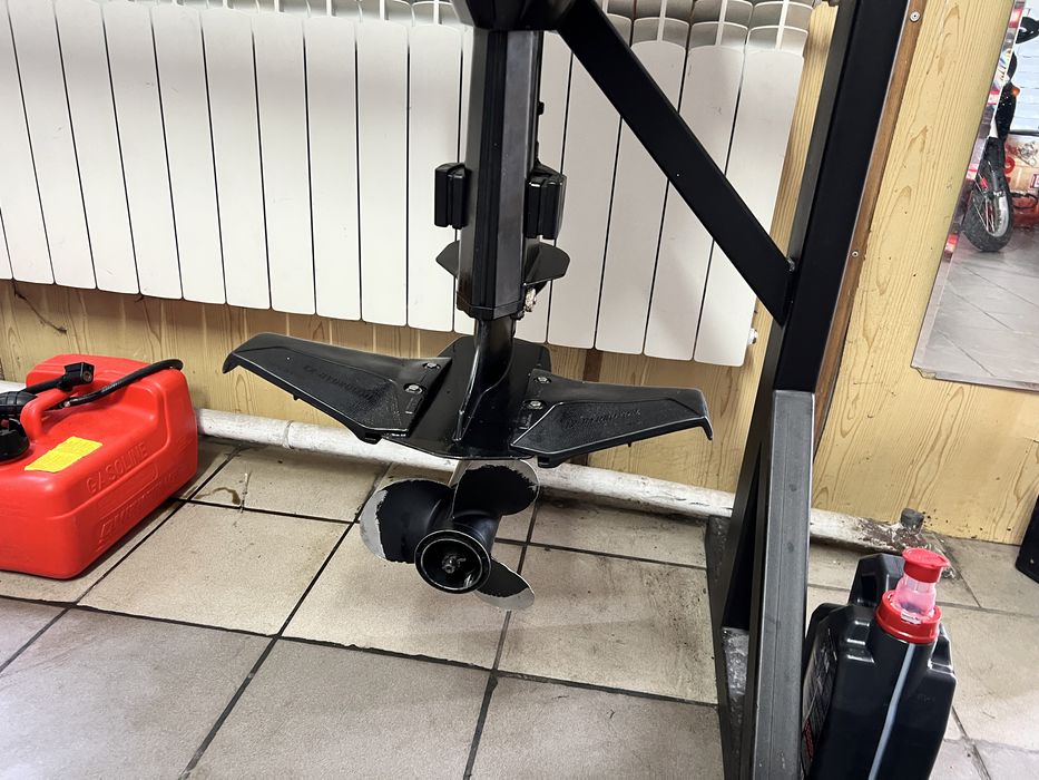 Silnik zaburtowy Suzuki DF 9.9 czesci pokrywa czapa