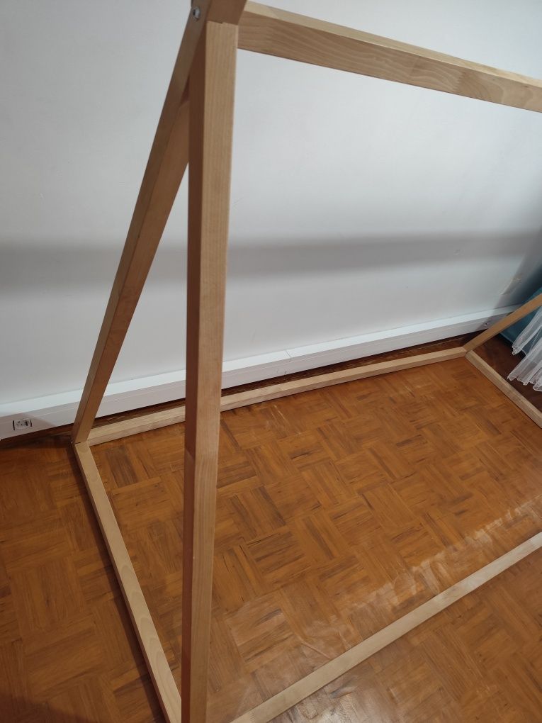 Estrutura de cama estilo Montessori