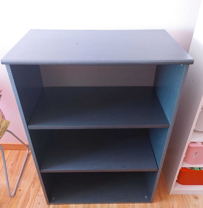 Estante de madeira cor cinza, bom estado de conservação