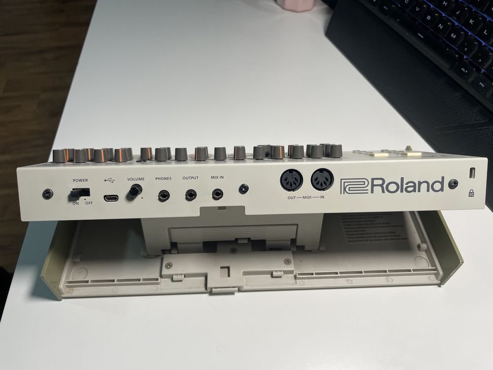 Roland TR-09 maszyna perkusyjna