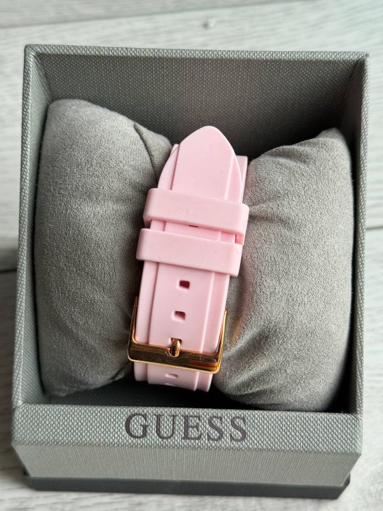 Годинник жіночий Guess w1053l3