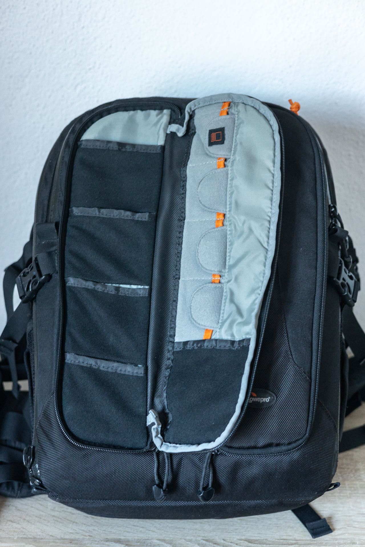 Lowepro Mochila Vertex 200 AW (Preta) - uma das mochilas mais robustas