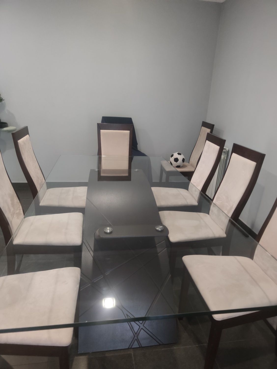 Mesa de vidro sala estar com cadeiras