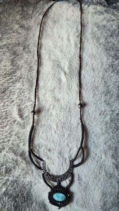 Colar em macramé e pedra natural Larimar