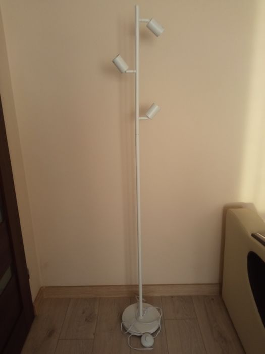 Lampa podłogowa biała