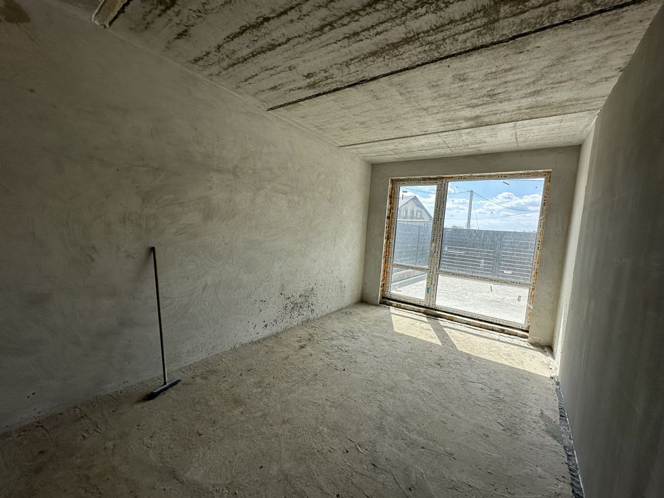 Таунхаус 140м2 з великим балконом і двома терасами на даху Крихівці