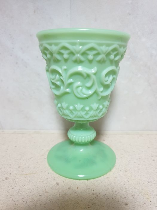 Fantástico raro antigo cálice em vidro opalino