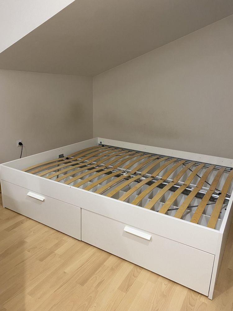 Rama łóżka Brimnes Ikea ze stelażem i szufladami