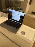 j. NOWY APPLE MacBook Air 13.6" Retina M2 8/256GB A2681 MLXW3ZE/A