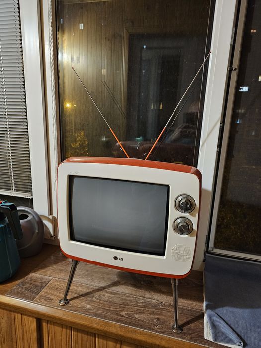 Телевизор LG Retro дизайн