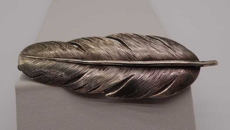 Antyczna srebrna broszka liść listek.
