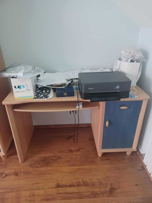 Biurko młodzieżowe niebieskie