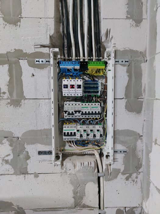 Послуги електрика та професійний замір заземлення