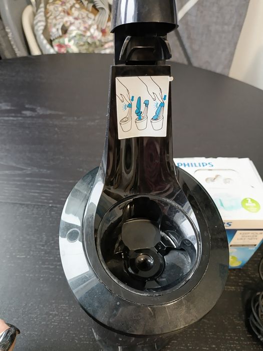Golarka rotacyjna Philips series 7000 + stacja czyszcząca