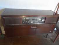 Móvel radio gira discos Grundig