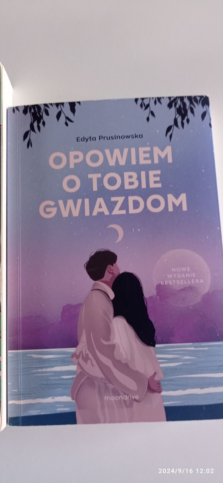 Książki dla młodzieży ,,Heartstopper,, i ,,Opowiem o Tobie gwiazdom,,