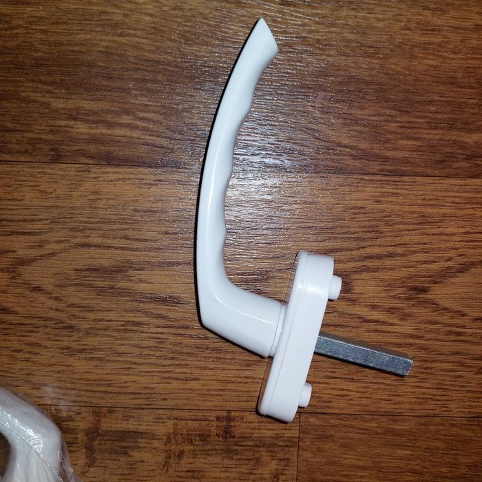 Ручка оконная новая. Ручка на металлопластиковое окно