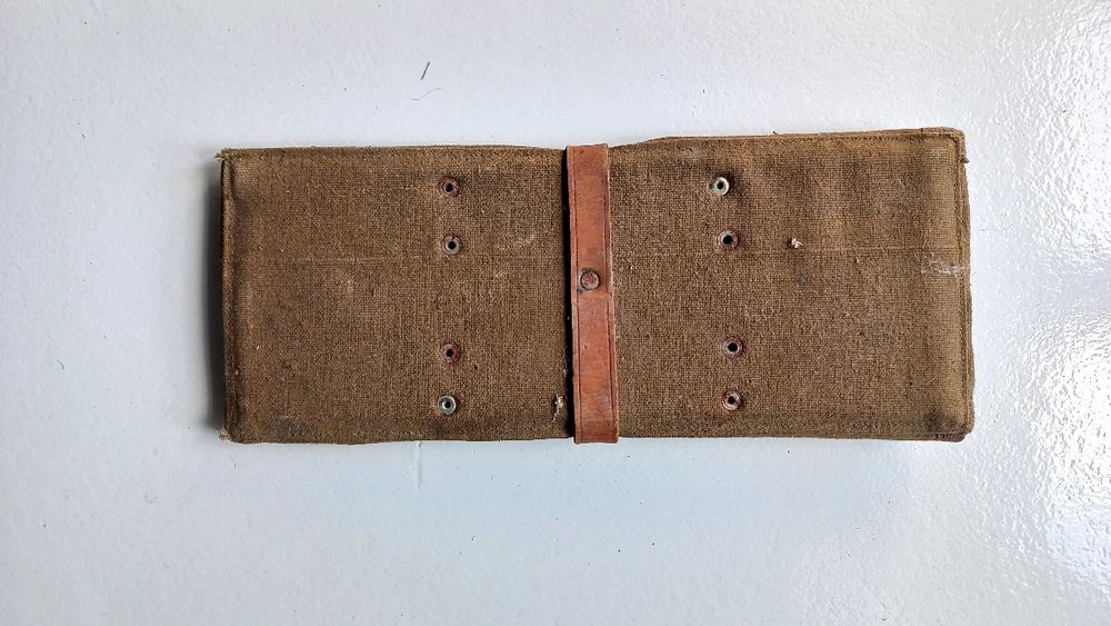 Stary pokrowiec na narzędzia, przybornik