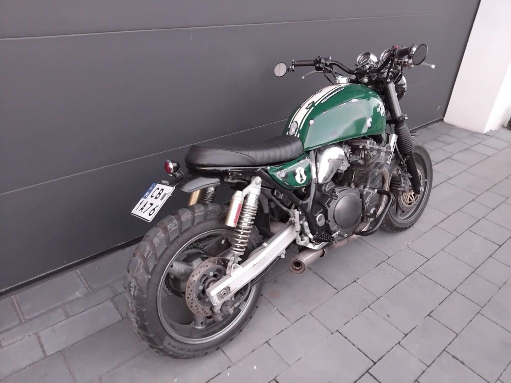 Suzuki GSX 750 Inazuma w stylu SCRAMBLER