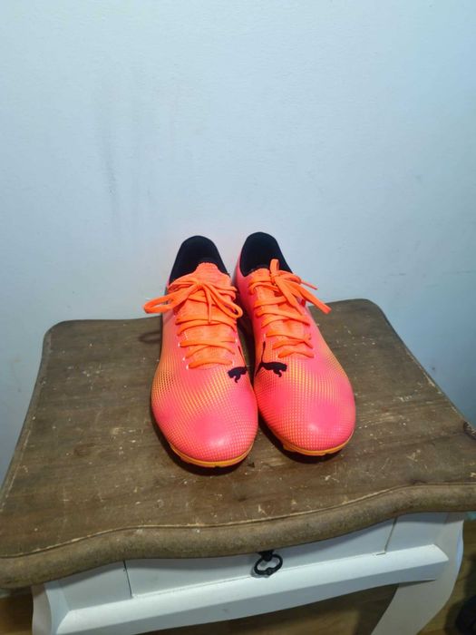 męskie korki z Puma Future 7 PLAY rozmiar 41