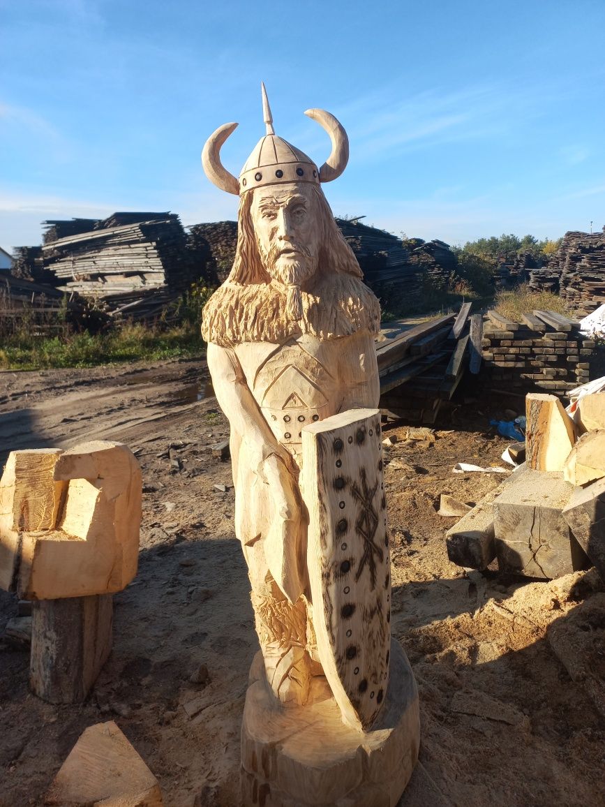 Wiking rzeźba z dębu