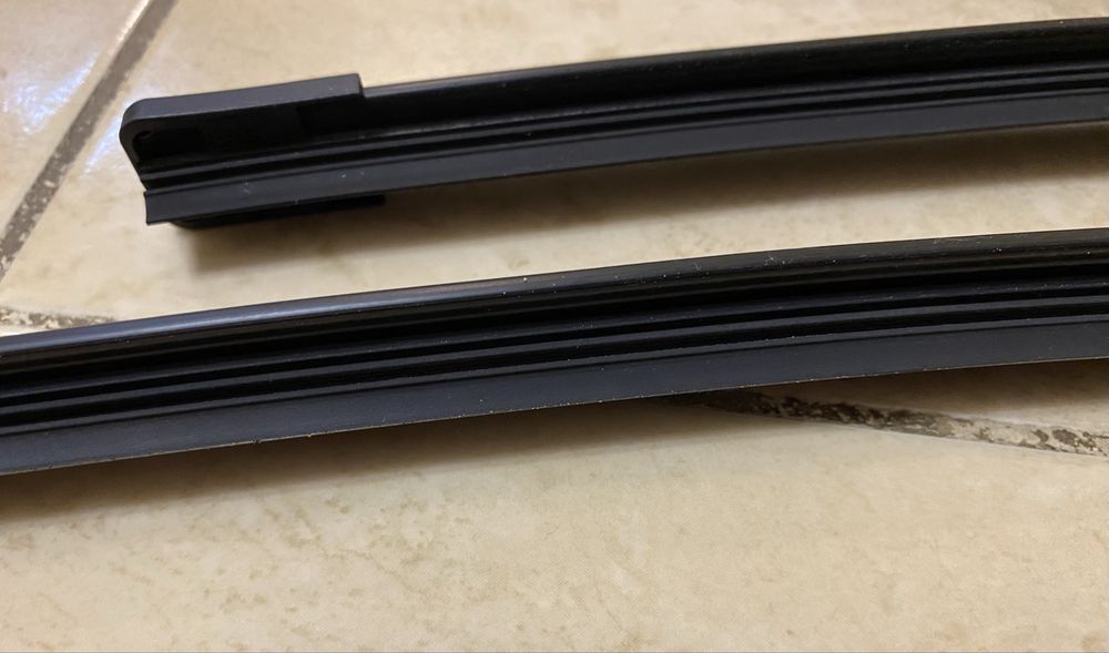 Безкаркасні щітки склоочисника Bosch Aerotwin 3 397 118 908 (600/450)