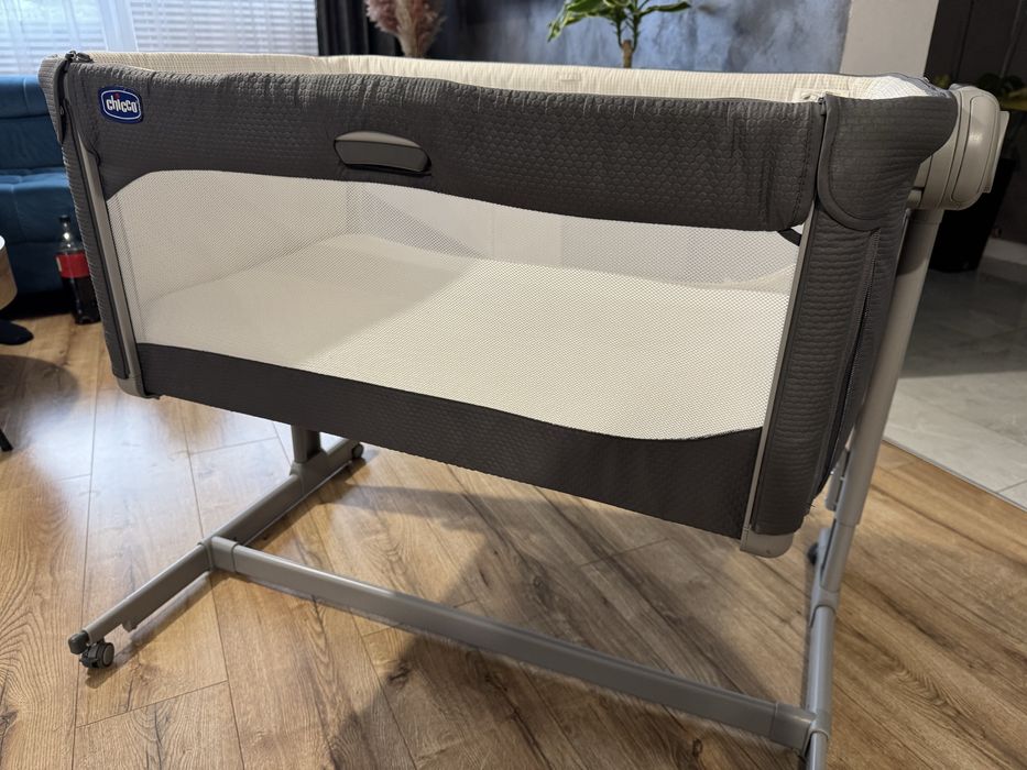 Łóżeczko dostawne - Chicco next2me magic w kolorze moon grey