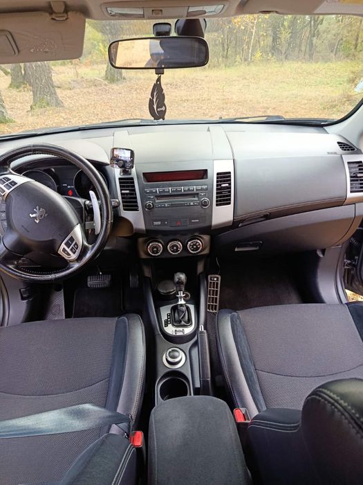 Peugeot 4007 2011 року