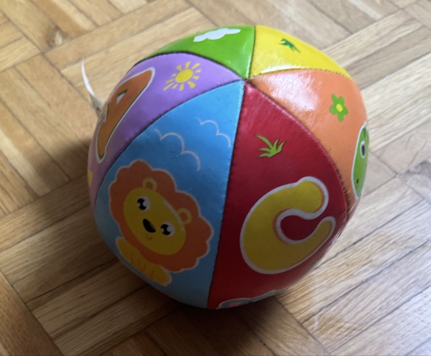 Piłka sensoryczna dla niemowlaka