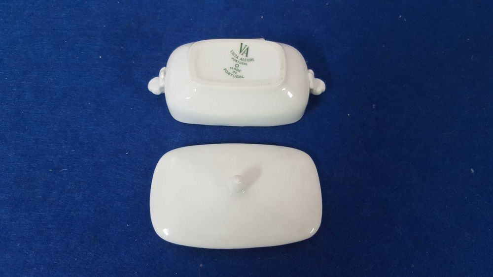 Antiga terrina miniatura em Porcelana da Vista Alegre