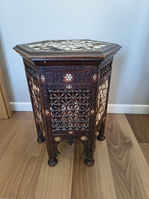 Stolik mauretański lub kwietnik, drewno i masa perłowa, antyk