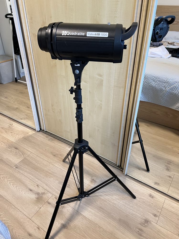 Quadralite VideoLed 1000 lampa światła ciągłego + statyw i softobox
