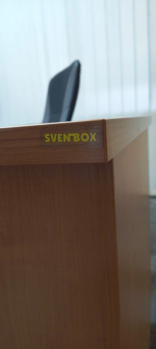 Biurko narożne wraz z szafką firmy Svenbox