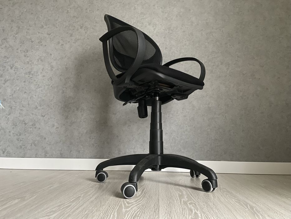 Офісне крісло стілець на колесах стул офисный кресло крестовина газлиф